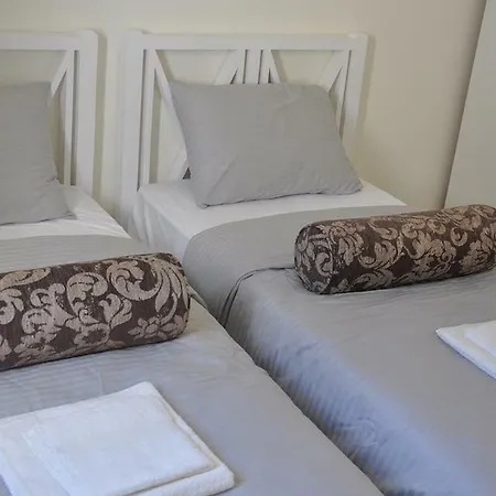 Sleeps 6 Pool Air Con Wifi Villa