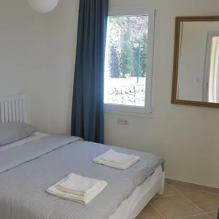 Villa Sleeps 6 Pool Air Con Wifi