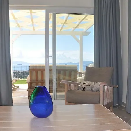 Sleeps 6 Pool Air Con Wifi *
