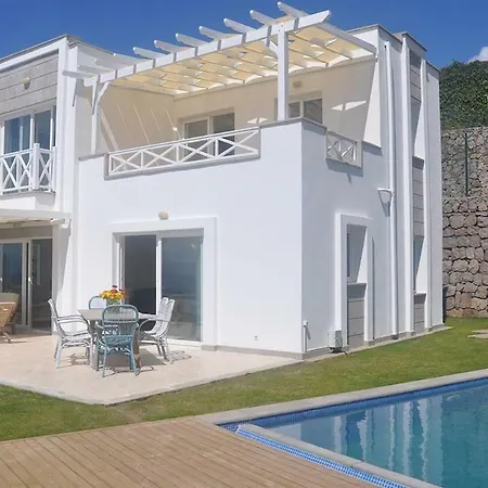 Sleeps 6 Pool Air Con Wifi *